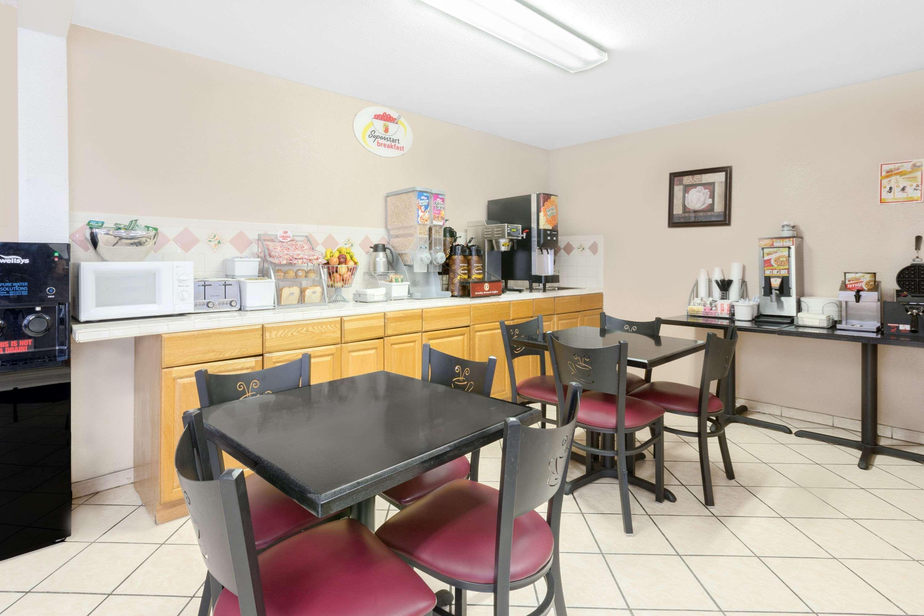 Super 8 By Wyndham Lake Havasu City Exterior foto