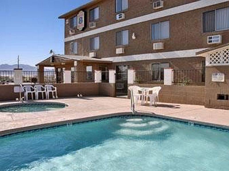 Super 8 By Wyndham Lake Havasu City Instalações foto